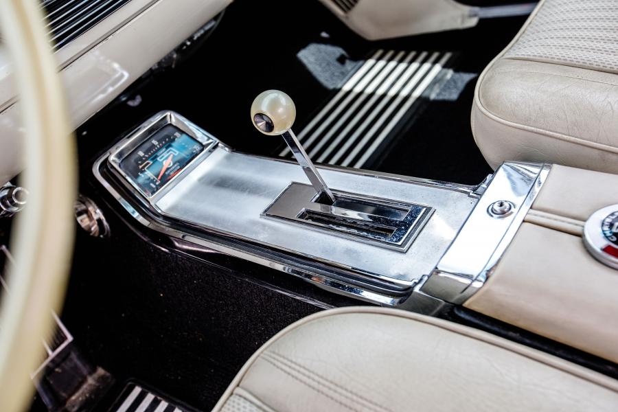 Детали интерьера Chrysler 300L Convertible (AC2-P C45) 1965 года  (фото 28 из 30)